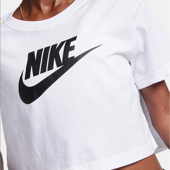Nike NWT Boxy  Cropped Futura Logo T-Shirt - Picture 2 of 10